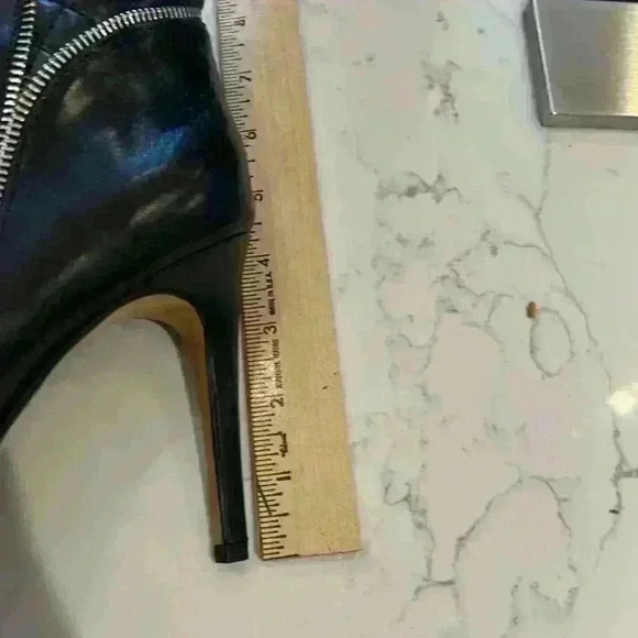 Super cute Halogen  peep toe black booties .  Size 9M New without tags - Picture 5 of 5